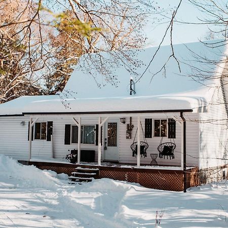 Cottage Le Petit Renard Waterfront & Jacuzzi La Conception Exterior photo